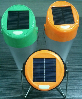 太陽能多功能野營燈 手搖發電與LED應急燈完美融合的露營伴侶